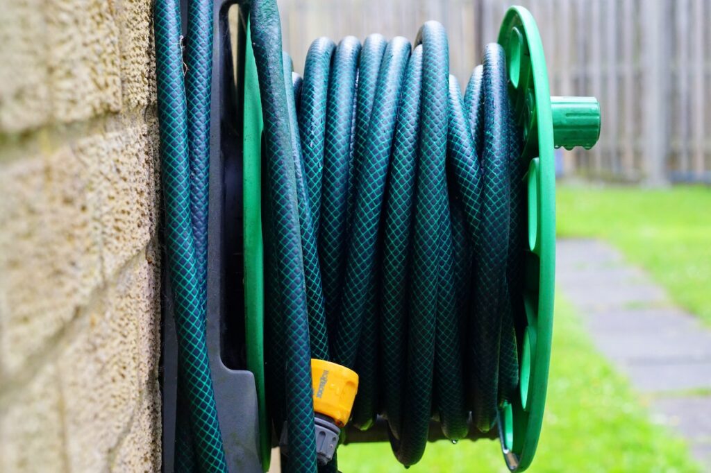 Garden Hose That Shrinks When Not In Use - Housemistress' Finds